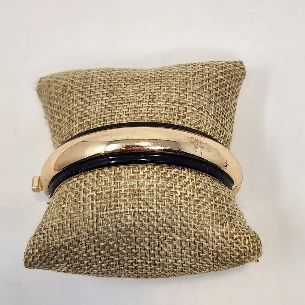Gold Tone Black Enamel Oval Hinge Chunky Bracelet Safety Chain Clasp Retro